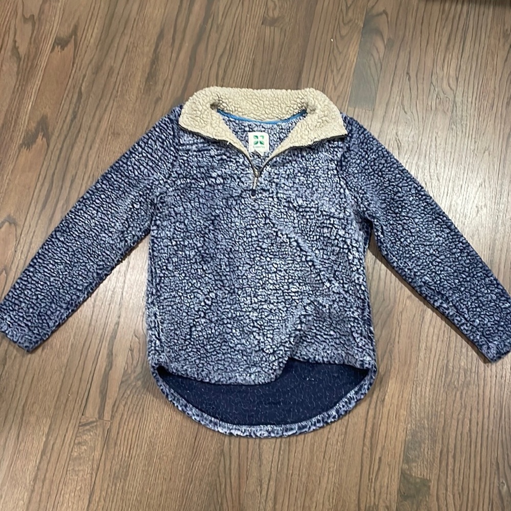 FLUFFY CUTE CREWNECK